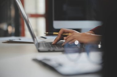 İş Takımı Proje Üzerinde Çalışıyor.