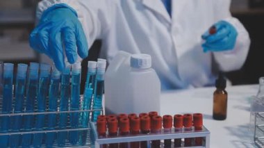 tüp bebek ile bilim adamı