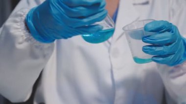 Laboratuvar araştırması. Laboratuvardaki bilim adamı