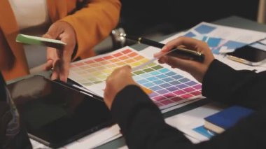 Ofisteki projede çalışan tasarımcının kapatılması