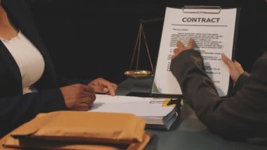 Erkek eli kapatma kontratı imzala