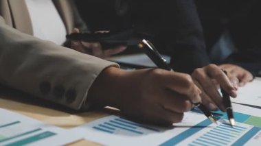 İş planı, planlama, strateji konsepti ile iş ekibi toplantısı