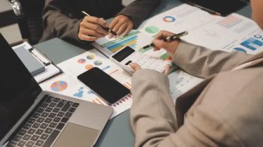 yeni bir proje tartışırken iş takım