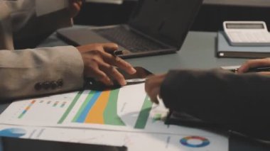 kapalı - ofiste çalışan iş adamlarının sayısı