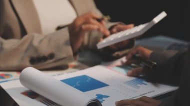 yakın plan - ofiste çalışan iş ekibinin görüntüsü