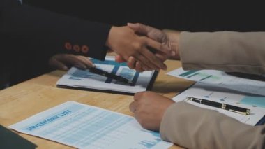 İş ekibi toplantısı, tartışma, yatırımcı