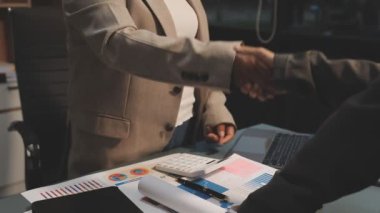 İş adamları toplantısı, tartışma, yatırımcı çalışması, iş kurma