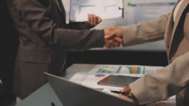 İş yerindeki iş adamları