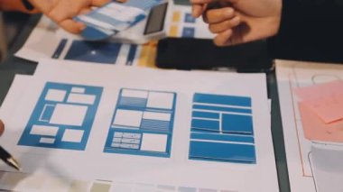 iş takım tartışarak yeni proje