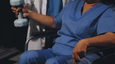 Hastanedeki hastanın doktoru.