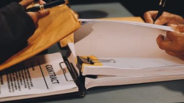 İnsan el yazısını kağıda dök