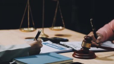 İş Adamları Tokalaşıyor