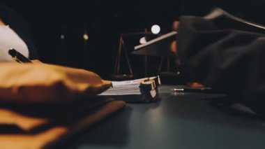 iş adamı elinde sözleşme imzalama yakın çekim