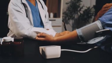Hastanedeki doktor..