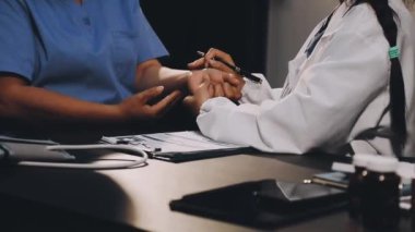 Doktorun el yazısı.