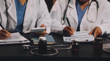 İşyerindeki doktorlar.