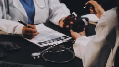 tıbbi doktor stetoskop ile