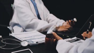 Hastanedeki doktor. tıbbi geçmiş.