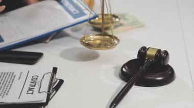 Yargıç tokmak tablo