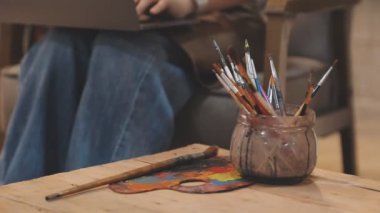 Stüdyoda resim, sanat eserleri