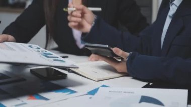 Ofiste çalışan iş kadını..