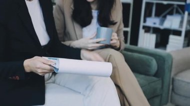 Ofiste çalışan iş adamları