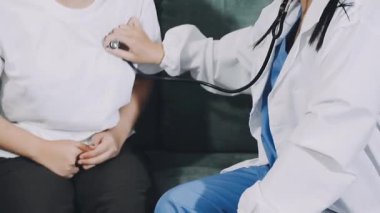 Doktor ve kalbi olan hasta.