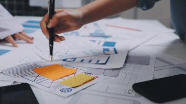 İş ekibi toplantısı ve planlama stratejisi