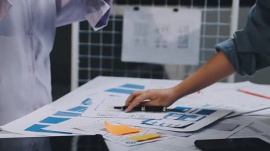 Ofiste çalışan iş adamları