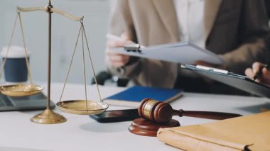 Avukat, hukuk ve adalet kavramı