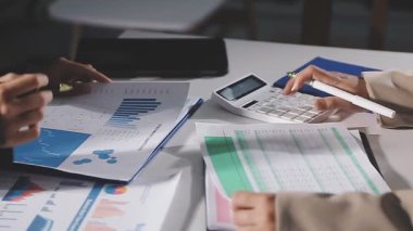 Ofiste çalışan iş kadını.