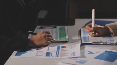 İşkadını yazılı notlar ofis