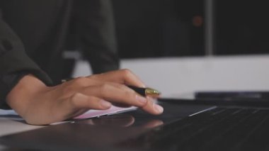 Not Defteri ile genç işadamı