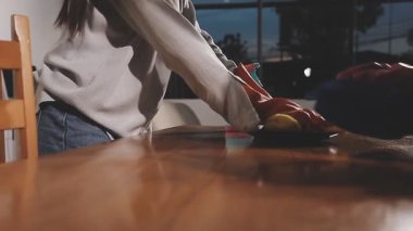 mutfak temizlik kadın