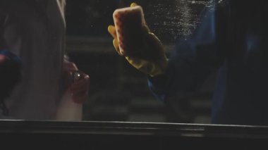 Pencerenin temizlenmesi