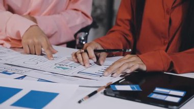 projede birlikte çalışan iş adamları