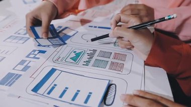 Ofiste çalışan iş adamları