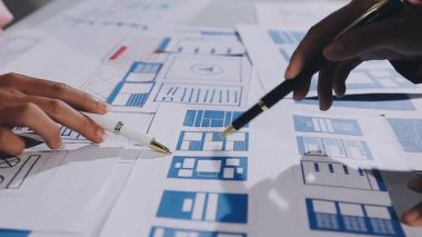 projede çalışan mimar