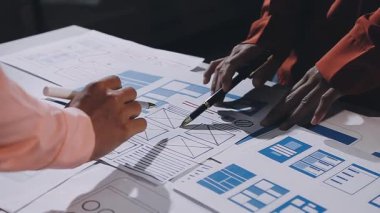 ofiste çalışan mimar