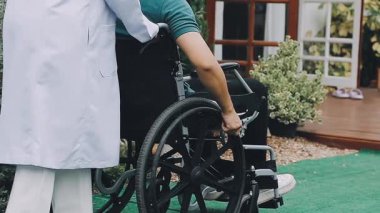Tekerlekli sandalyedeki engelli