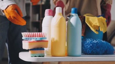 Çeşitli temizlik ürünleri..