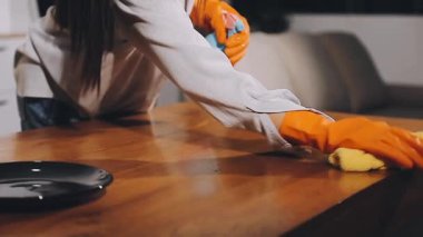 kadın tablo Temizleme