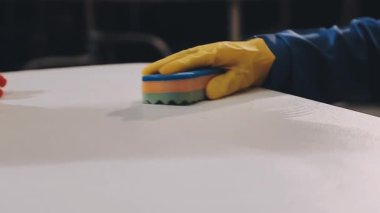 Sarı renge boyama işlemi