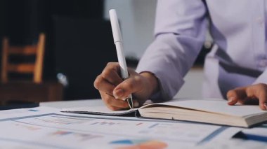 İnsan el yazısını kağıda dök