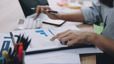 evde çalışan iş adamı.