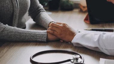 Hasta ile doktor eli.