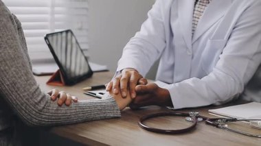 Doktor ve hasta el