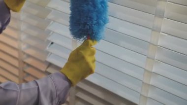 Pencereyi paspas ve bez ile temizleyin