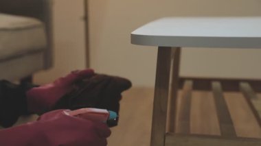 Mutfakta çalışan kadın