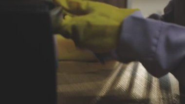 Ofisi temizliyorum. Temizlik servisi, temizlikçi